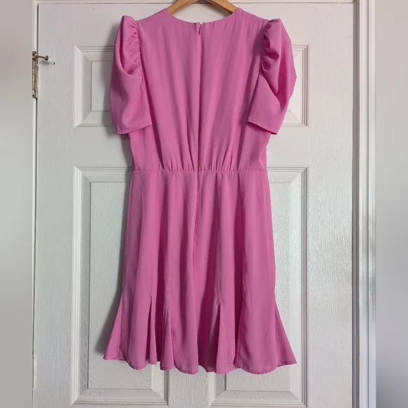 EXPRESS Pink Puff Sleeve Dress - Picture 6 of 10